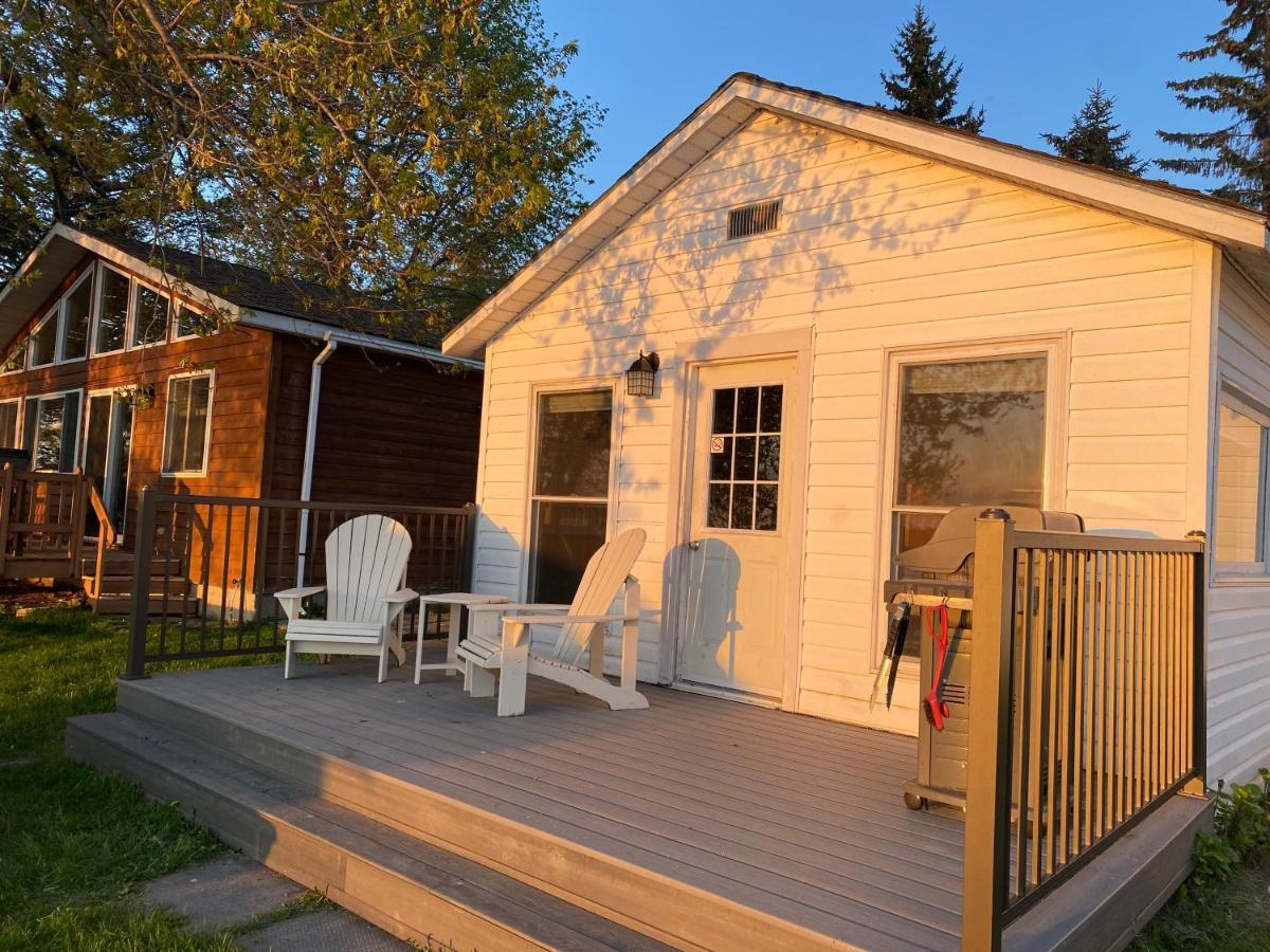 Merland Park Cottages And Motel Пиктон Экстерьер фото