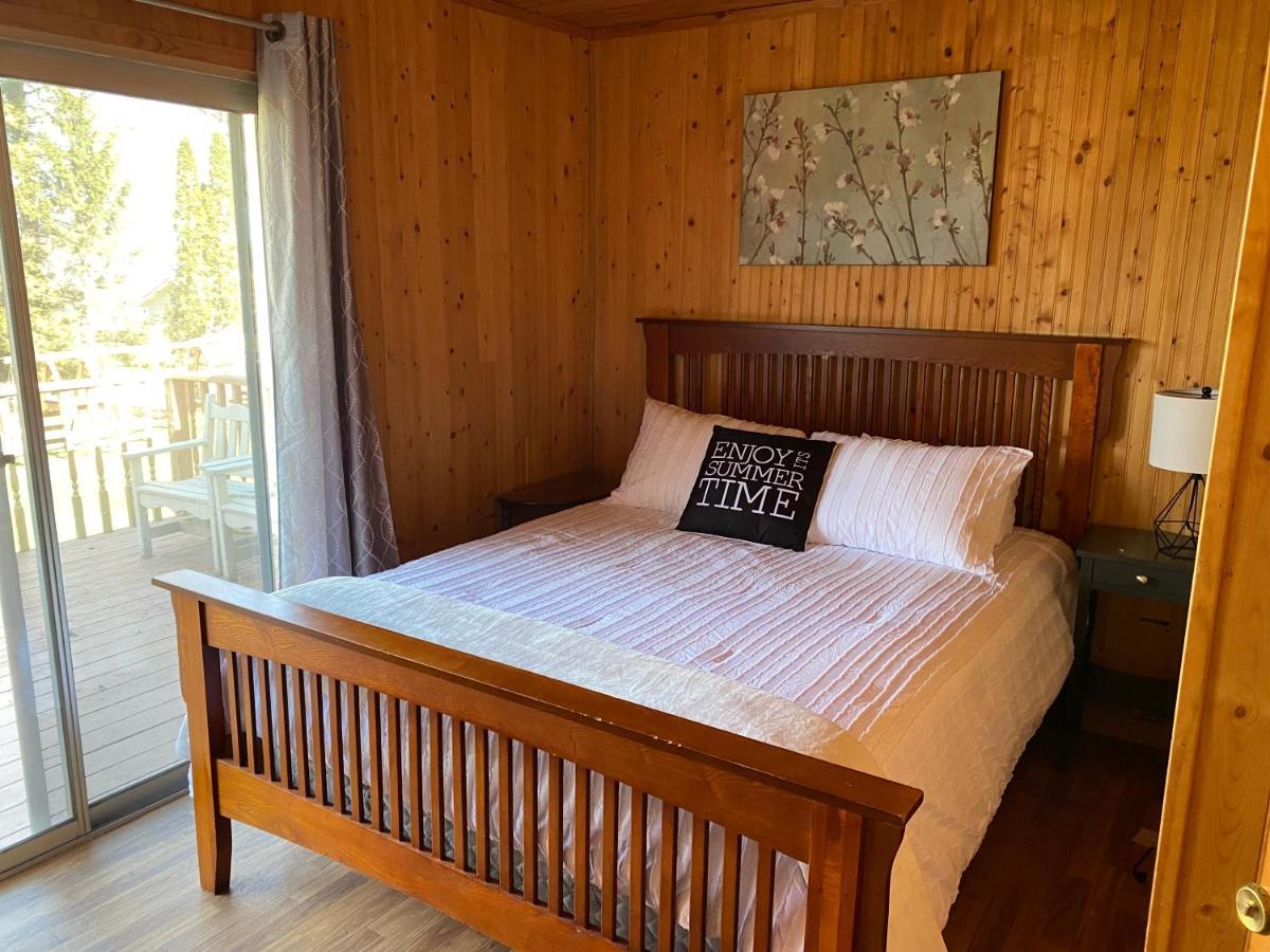 Merland Park Cottages And Motel Пиктон Экстерьер фото