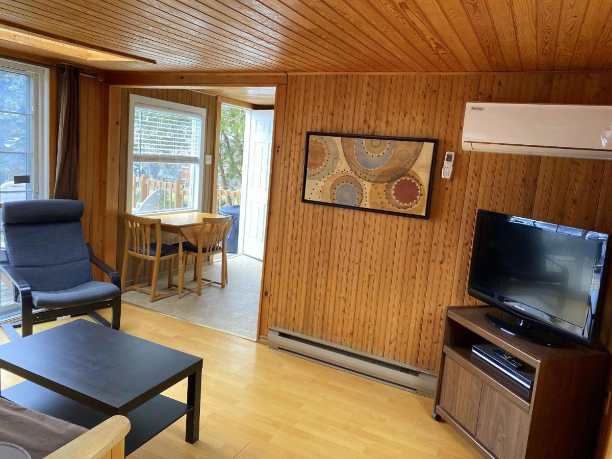Merland Park Cottages And Motel Пиктон Экстерьер фото