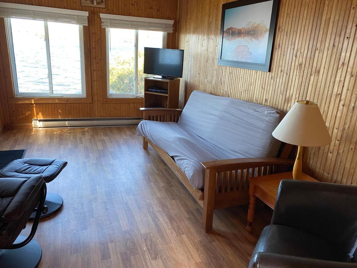 Merland Park Cottages And Motel Пиктон Экстерьер фото