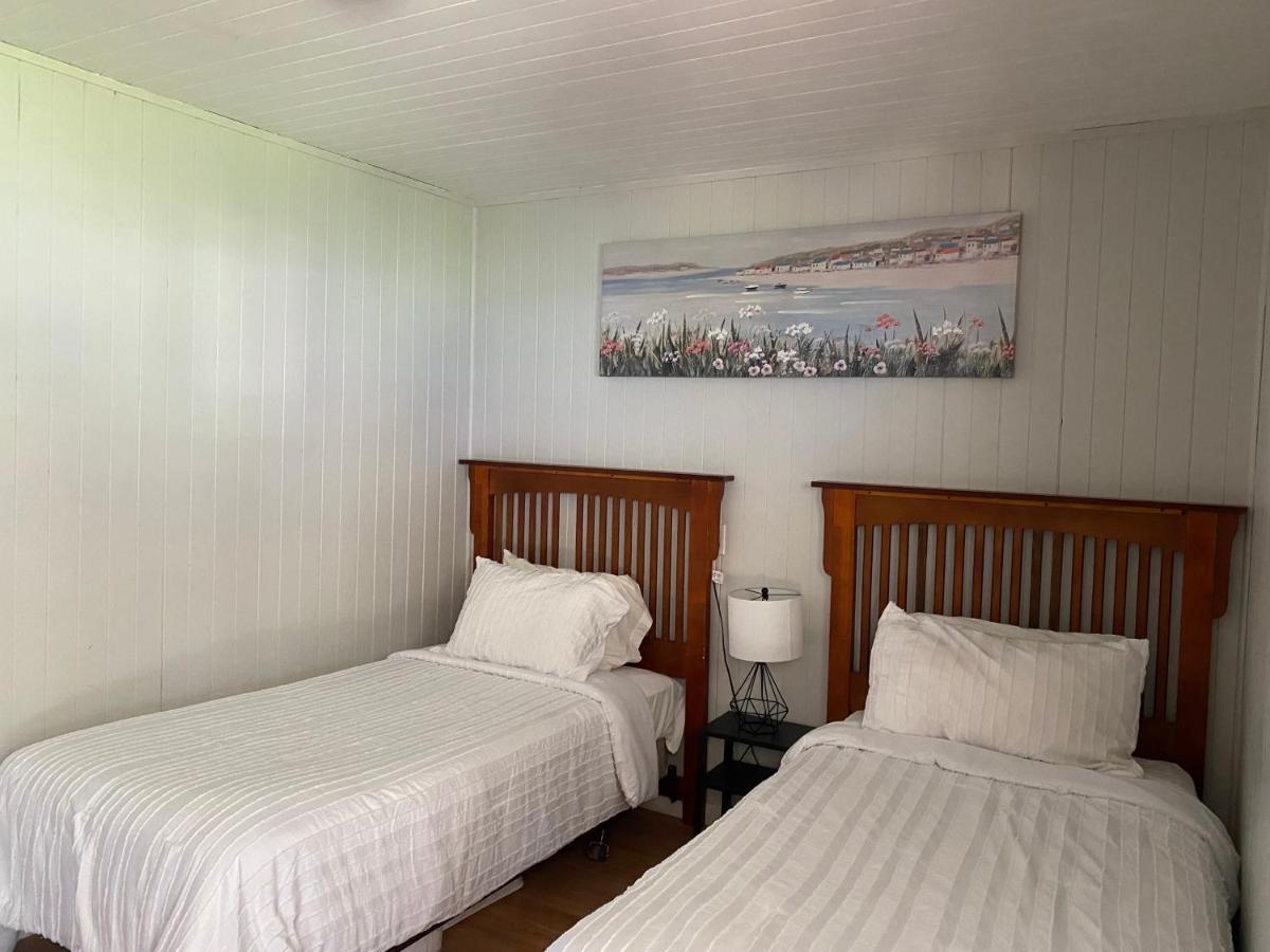 Merland Park Cottages And Motel Пиктон Экстерьер фото