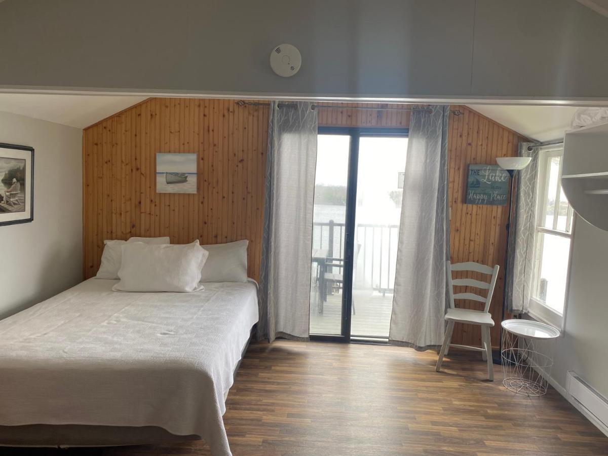 Merland Park Cottages And Motel Пиктон Экстерьер фото